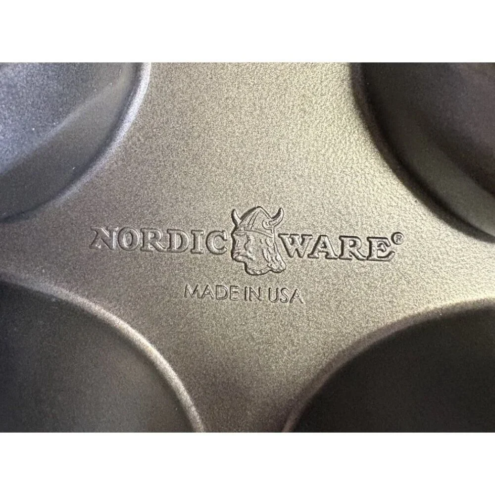 Nordic Ware Mini Haunted 3D SKULL CAKELET Muffin Pan Halloween Baking Mold Cake